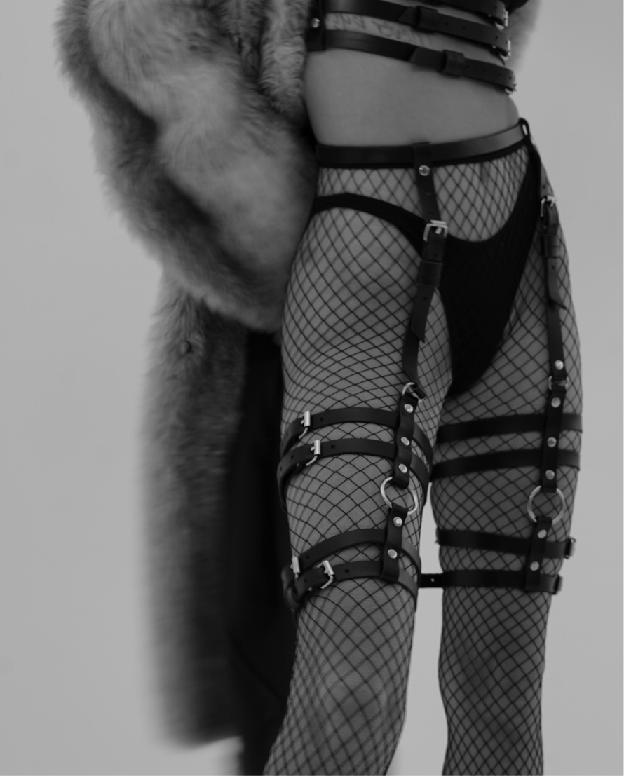 "Gorgona" Garters