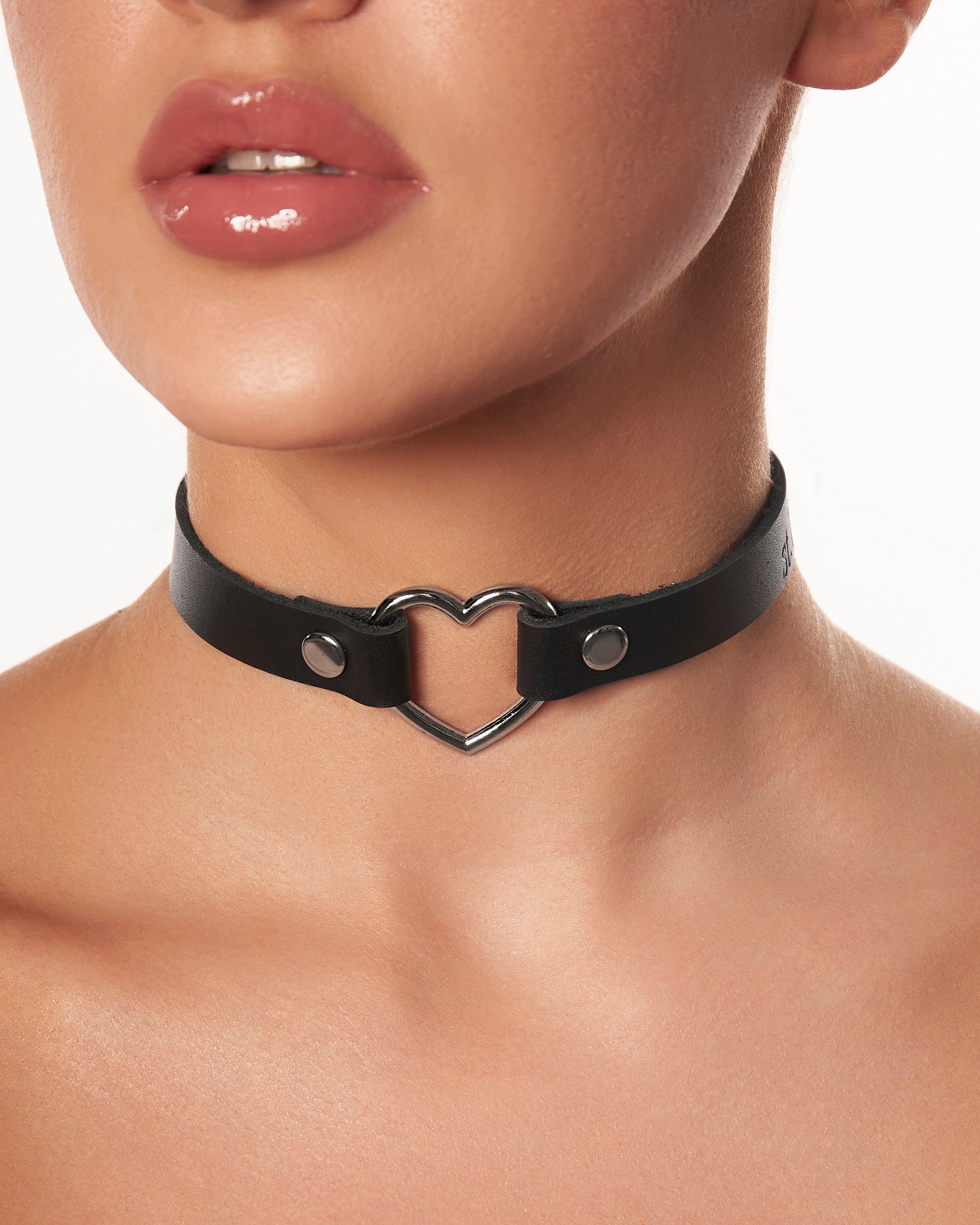 "LUV" Choker