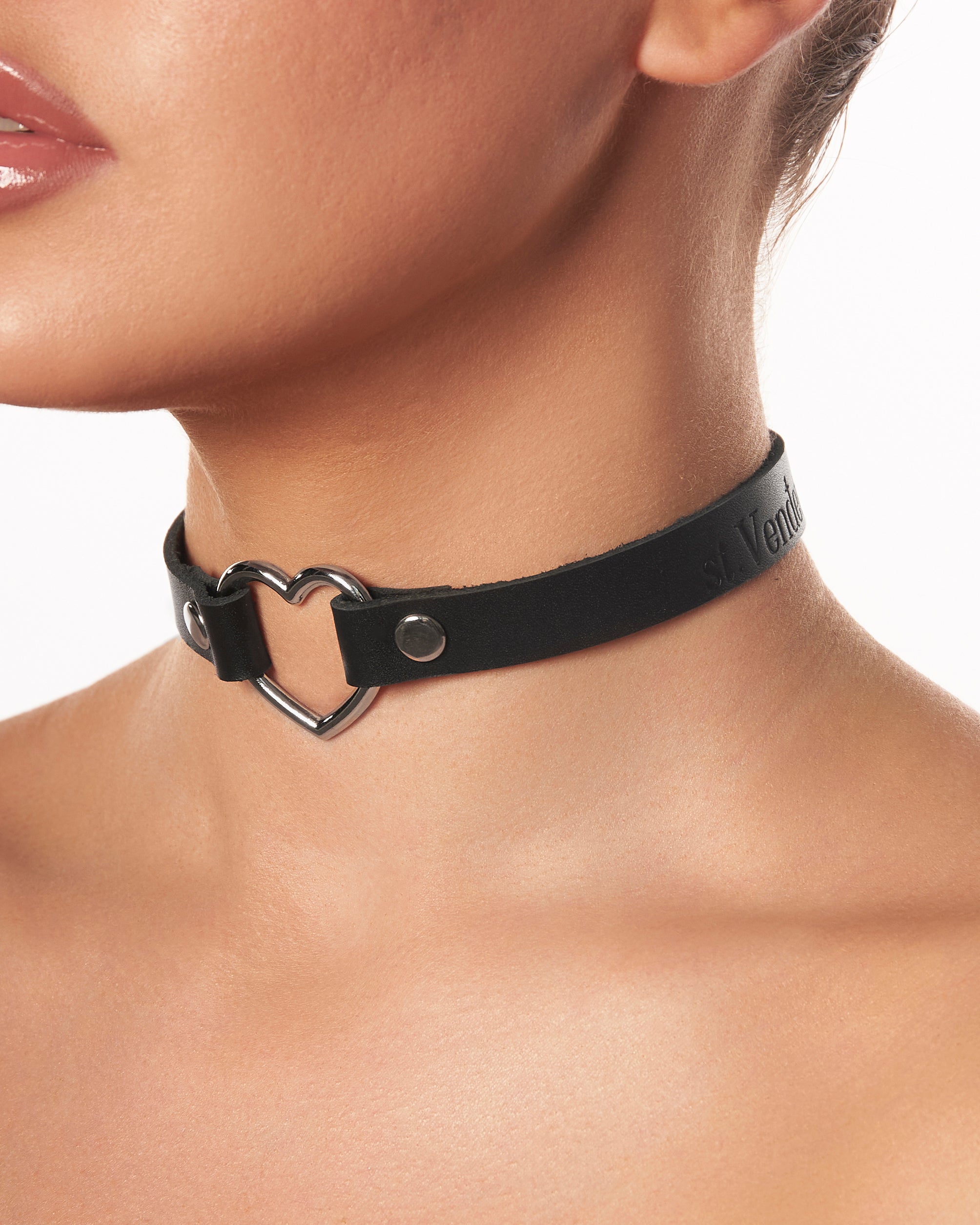 "LUV" Choker