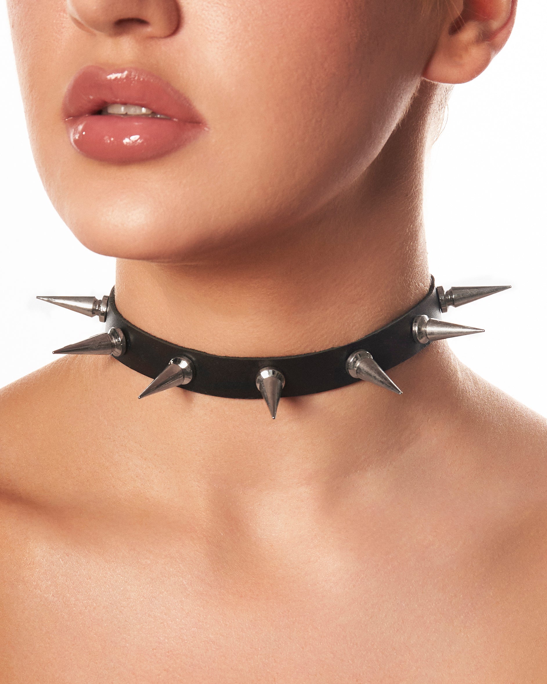 "Hands off!" Choker