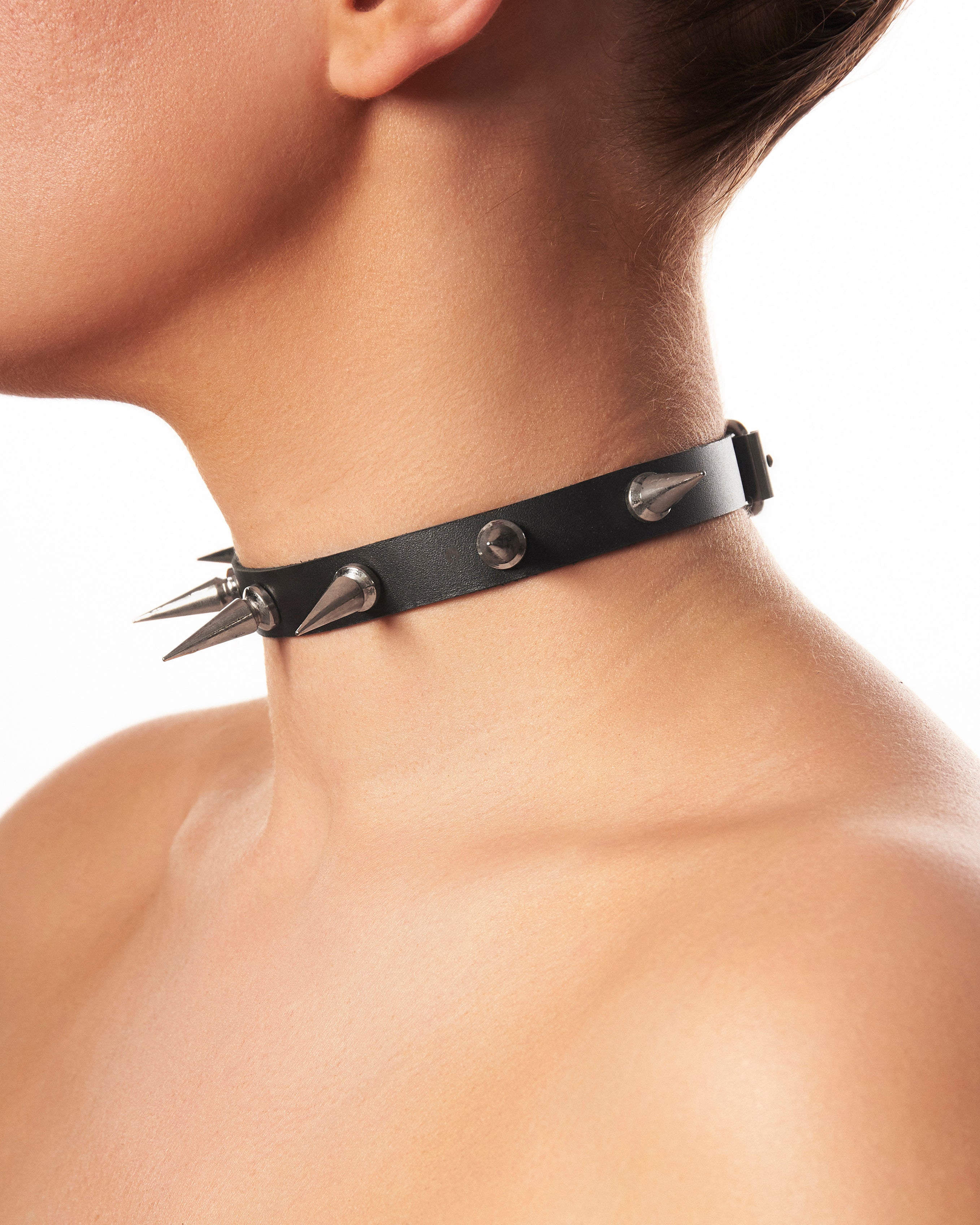 "Hands off!" Choker