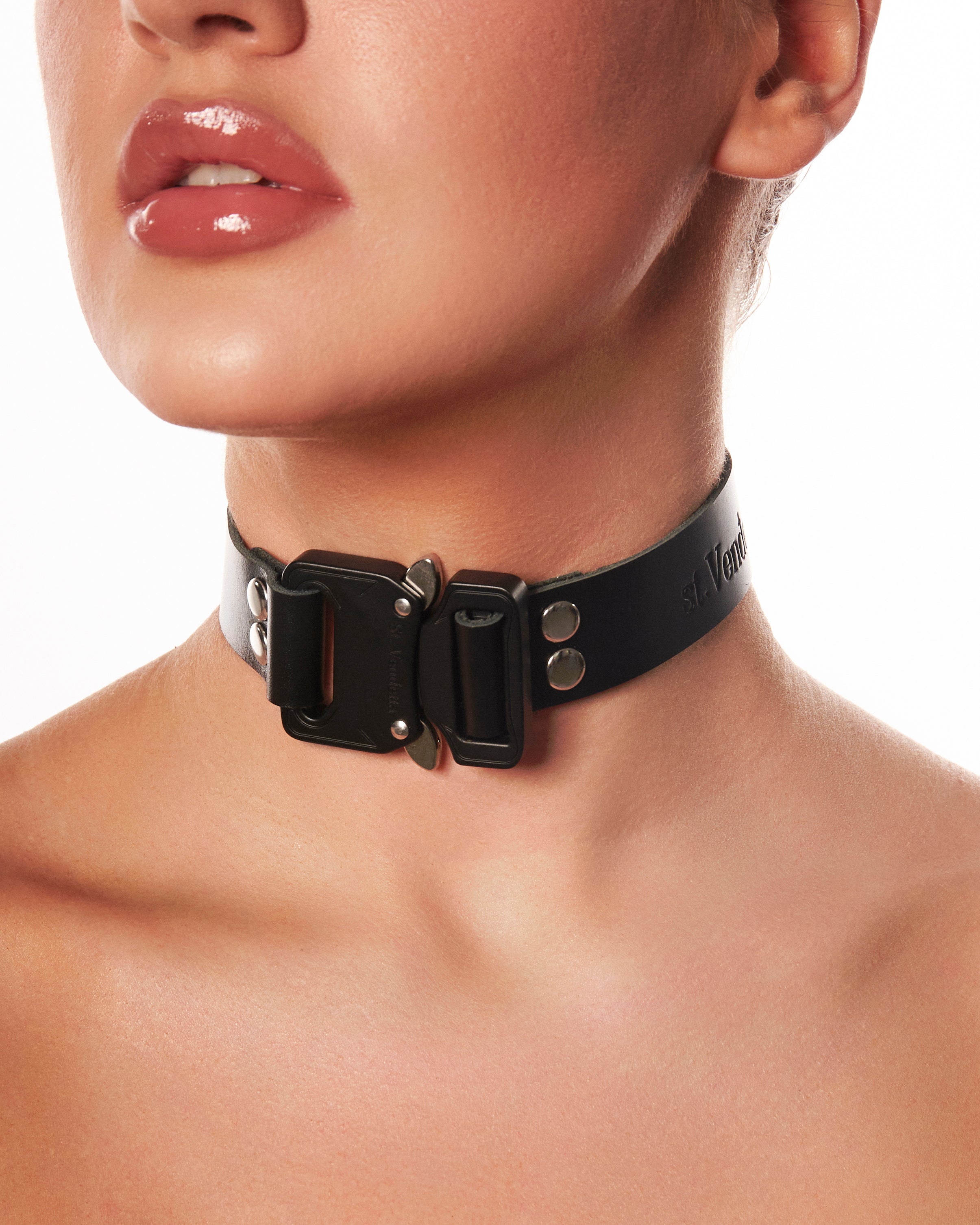 "Buckle" Choker