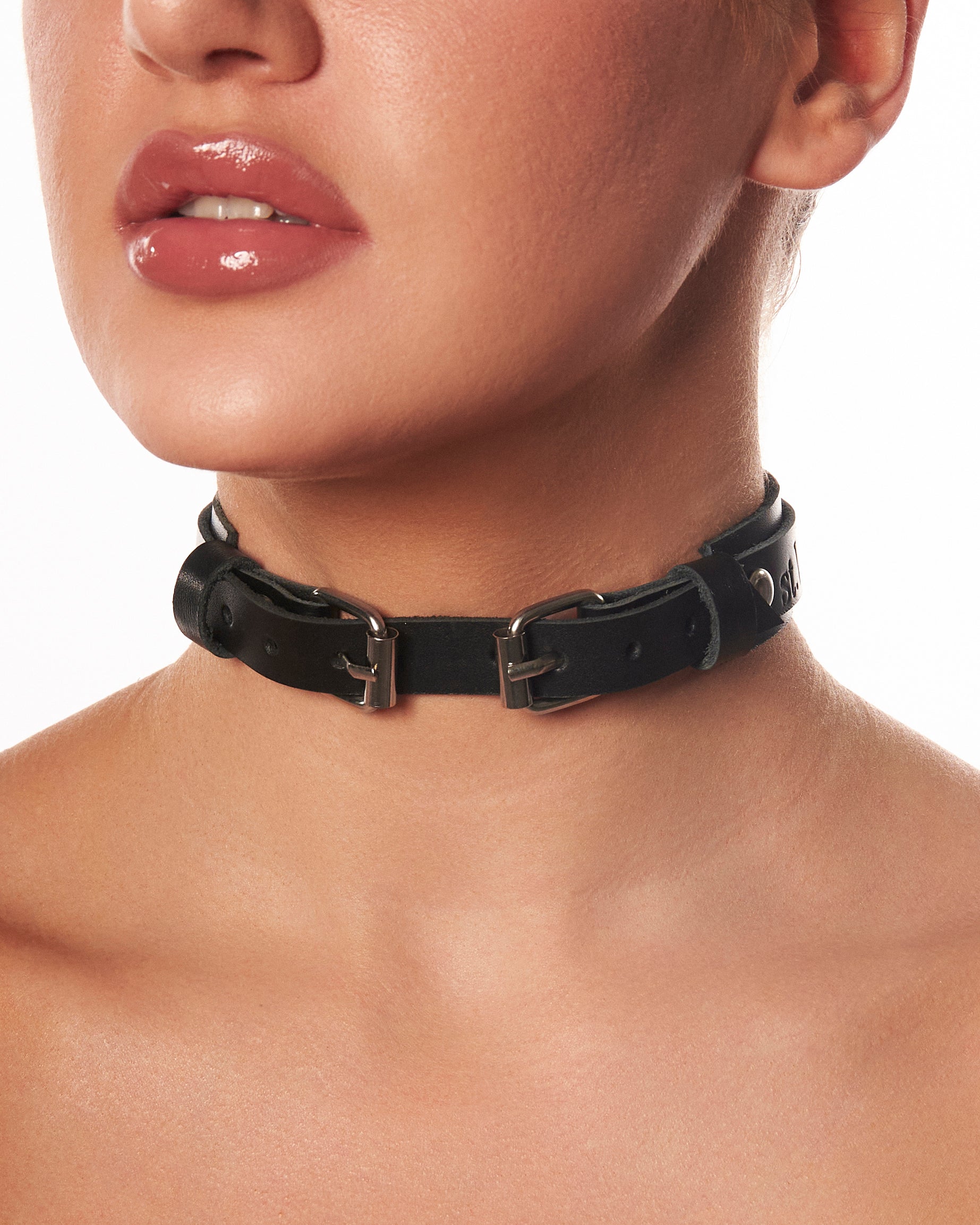 "Bow tie" Choker