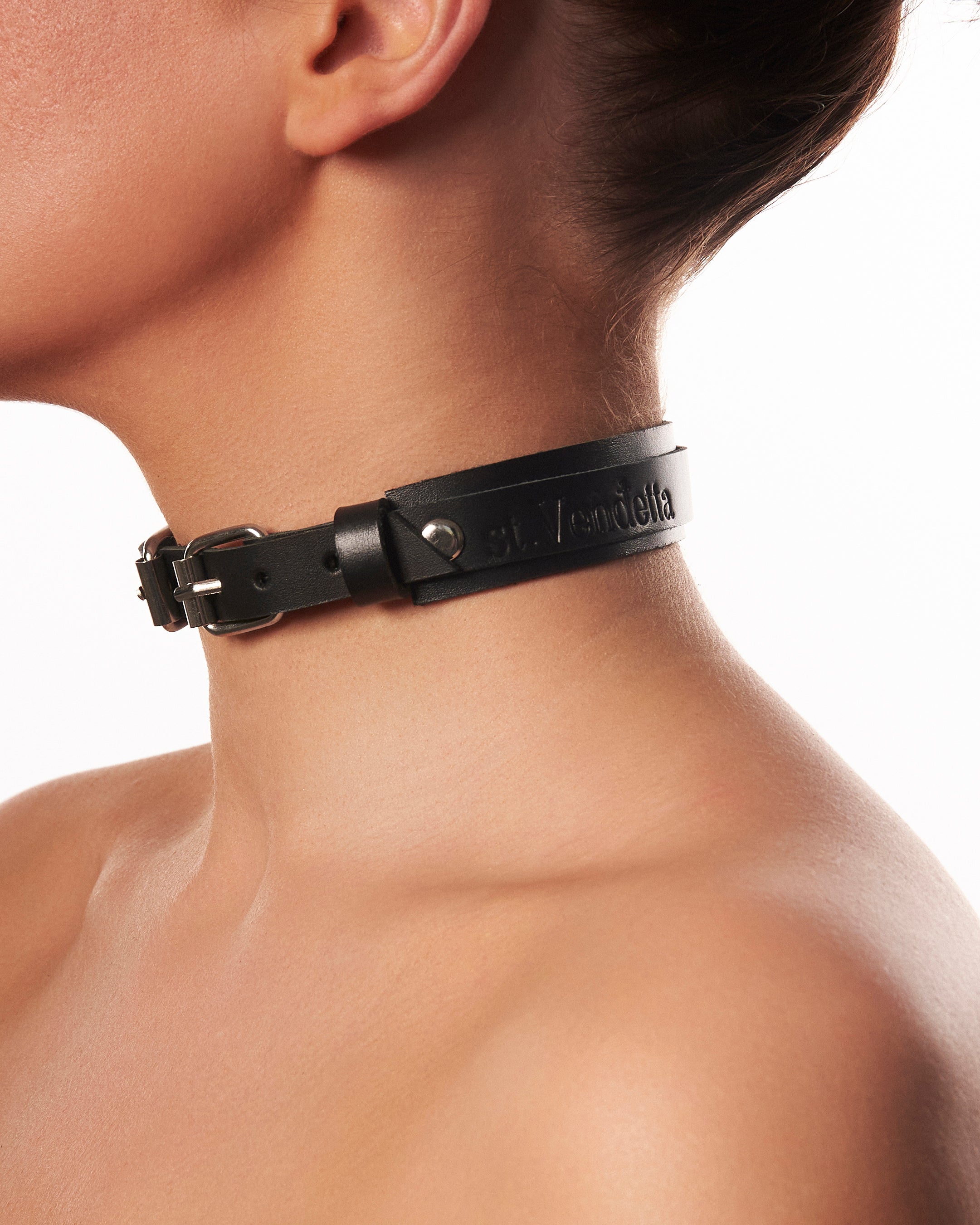 "Bow tie" Choker