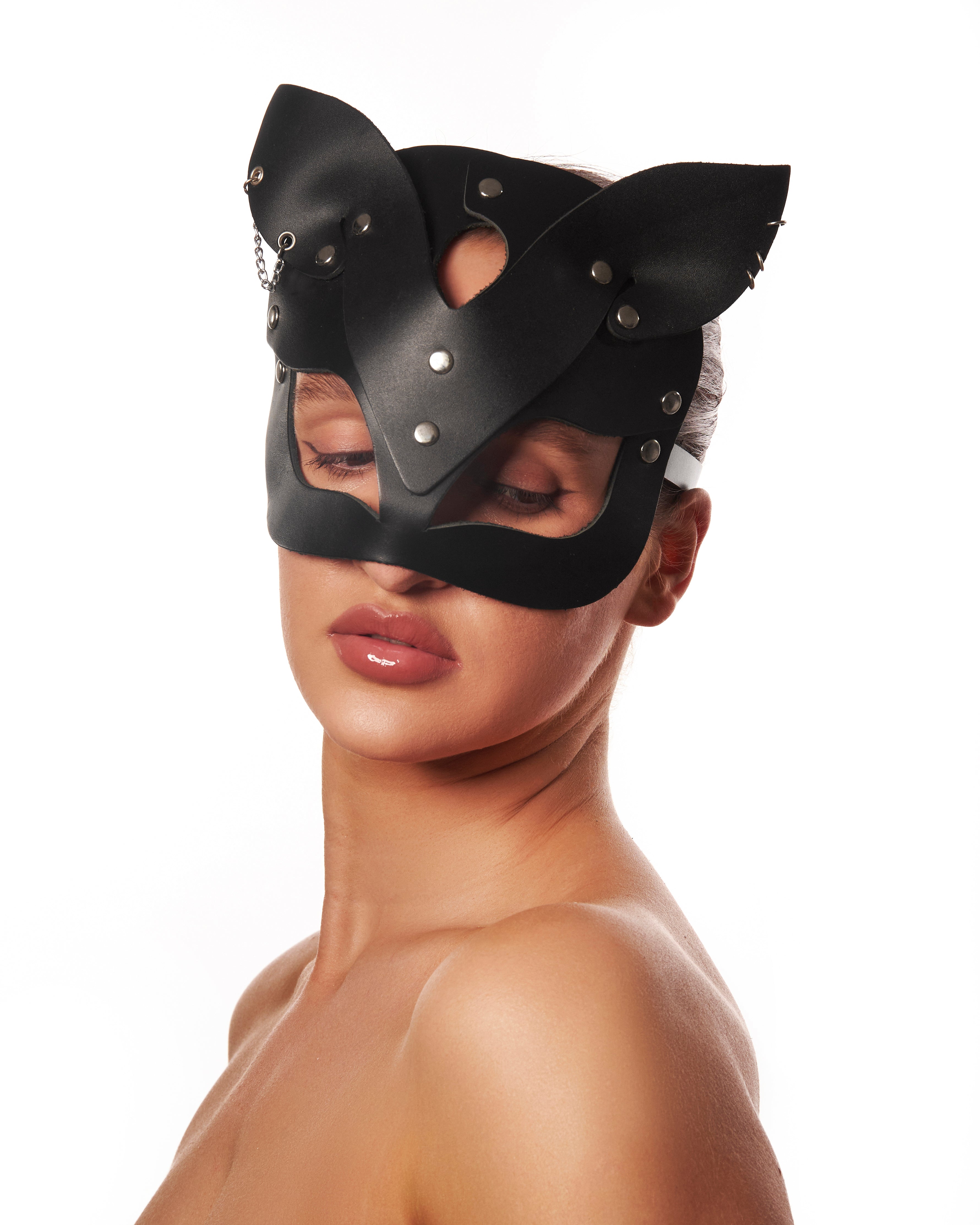 "Kitty with piercing" Mask